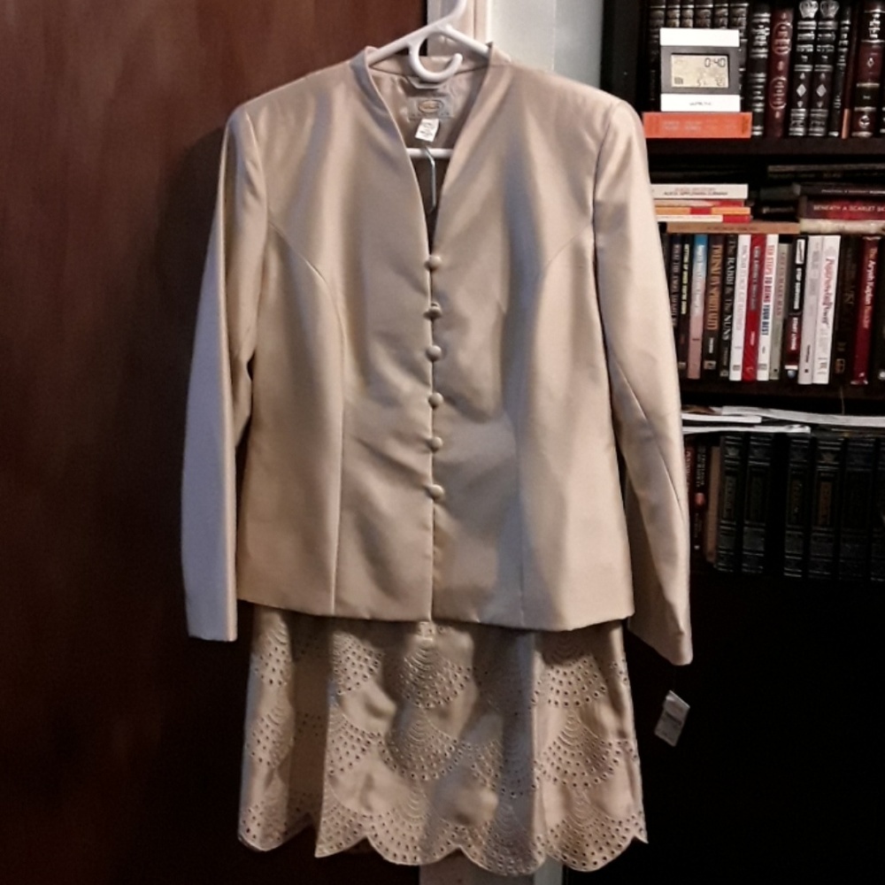 Talbots skirt suit. NWT